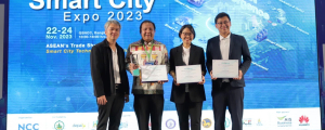 ผศ.ดร.วชรินทร์ แก้วอภิชัย และทีมงานได้รับรางวัลดีเลิศ ในด้าน Smart Governance จาก SMART CITY SOLUTIONS Awards 2023