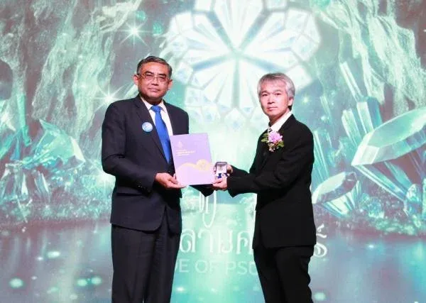 ภาพปกของ: ผศ.ดร.วชรินทร์ แก้วอภิชัยรับรางวัลอาจารย์ตัวอย่างดีเด่น ด้านกิจการนักศึกษา ระดับมหาวิทยาลัยสงขลานครินทร์ ในงาน "คุณค่าสงขลานครินทร์ ประจำปี 2568"