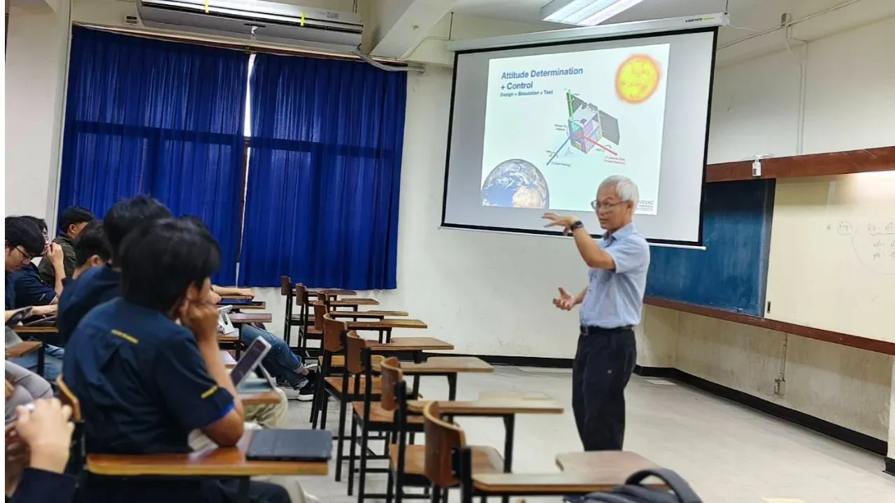 Assoc. Prof. Dr. Keck Voon Ling จาก School of Electrical and Electronic Engineering , Nanyang Technological University เป็น Visiting Professor ให้กับสาขาวิชาวิศวกรรมคอมพิวเตอร์ 